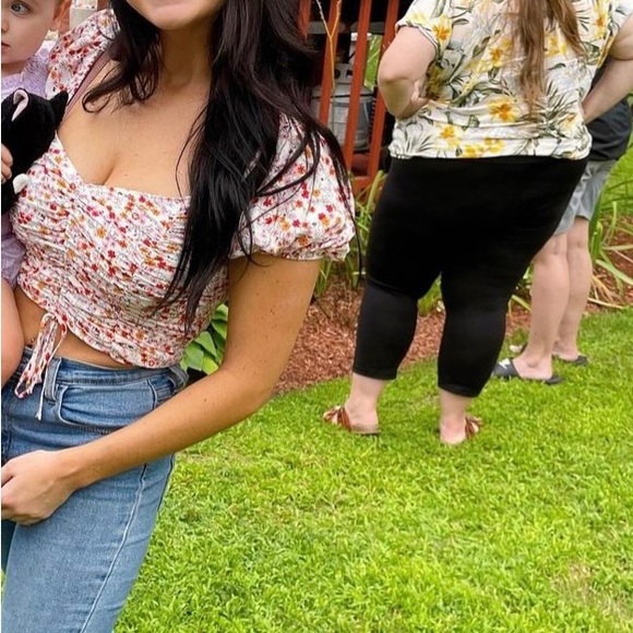 Forever 21 floral crop top - Picture 2 of 3